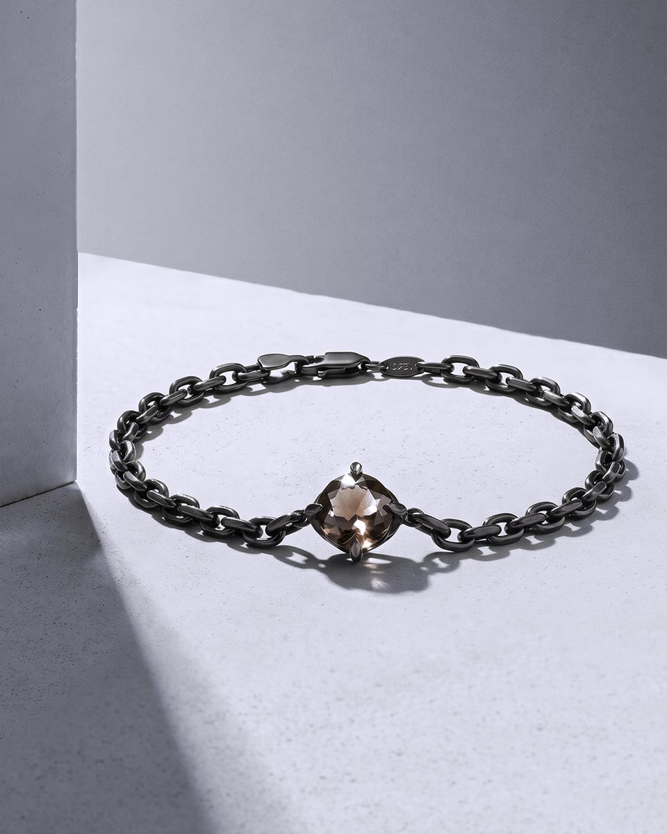 Composição criada com IA: bracelete em concreto